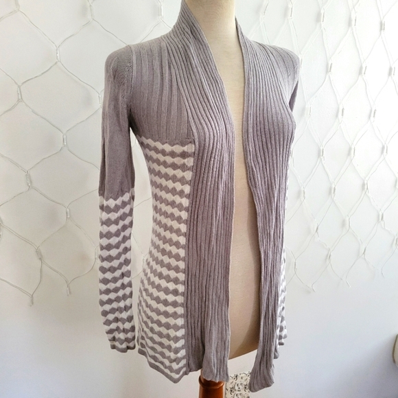 Belldini Gray and White Women's Sweater / Open Face / Size Small - Picture 2 of 5